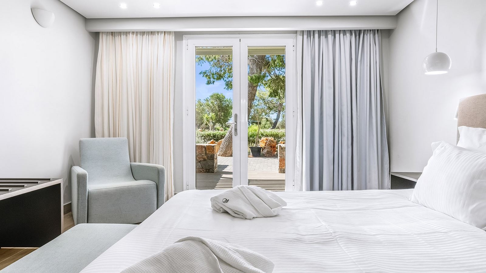 rooms-standard-double-gardenview-balcony-or-terrace