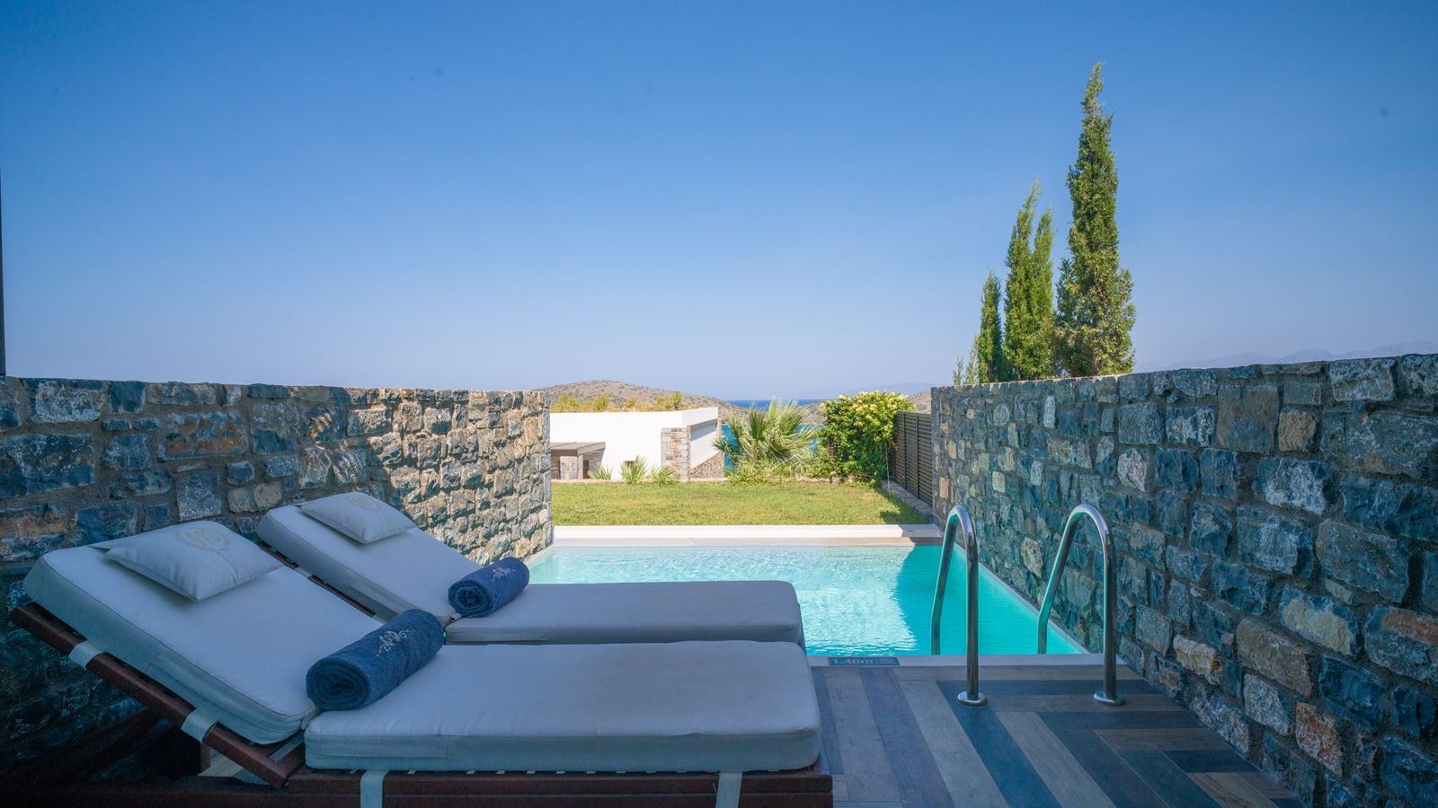 rooms-room-deluxe-seaview-privatepool