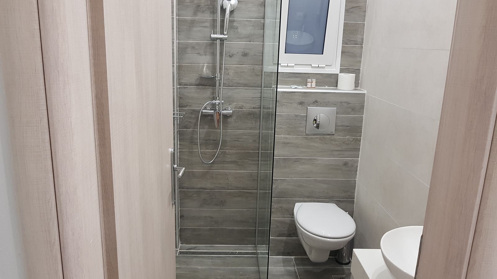 rooms-quadruple-room