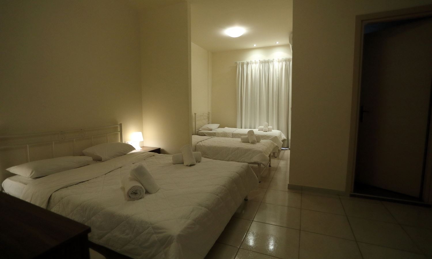 rooms-quadruple-room