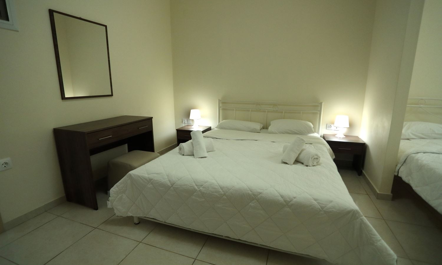 rooms-quadruple-room