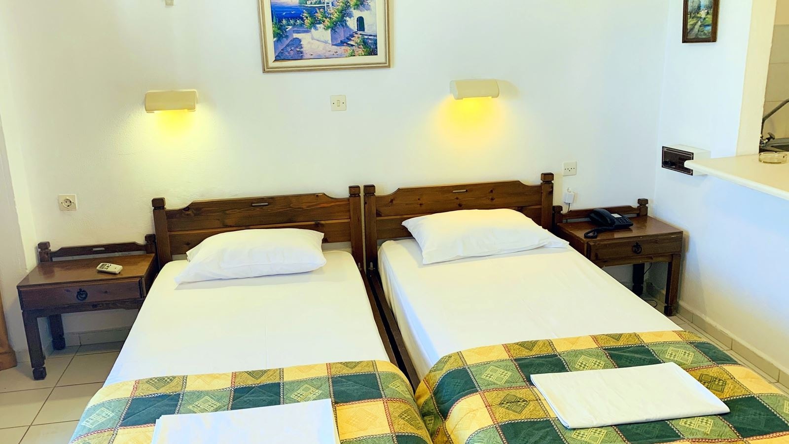 rooms-studio-city-view