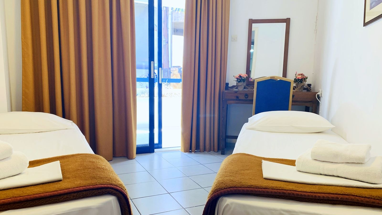 rooms-apartment-city-view