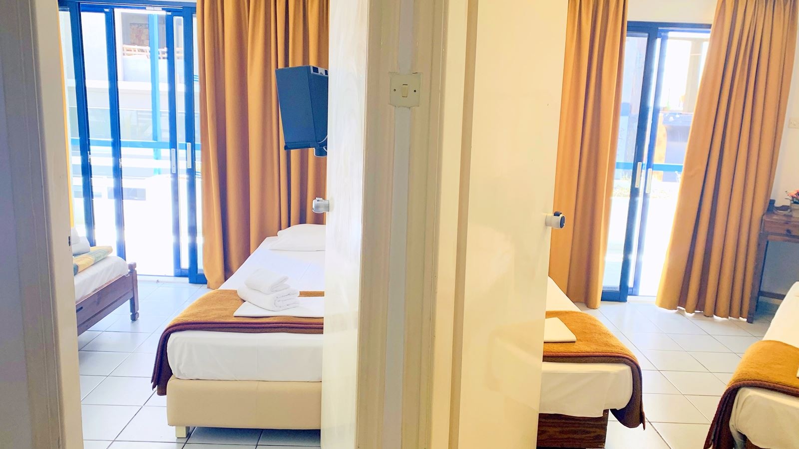 rooms-apartment-city-view