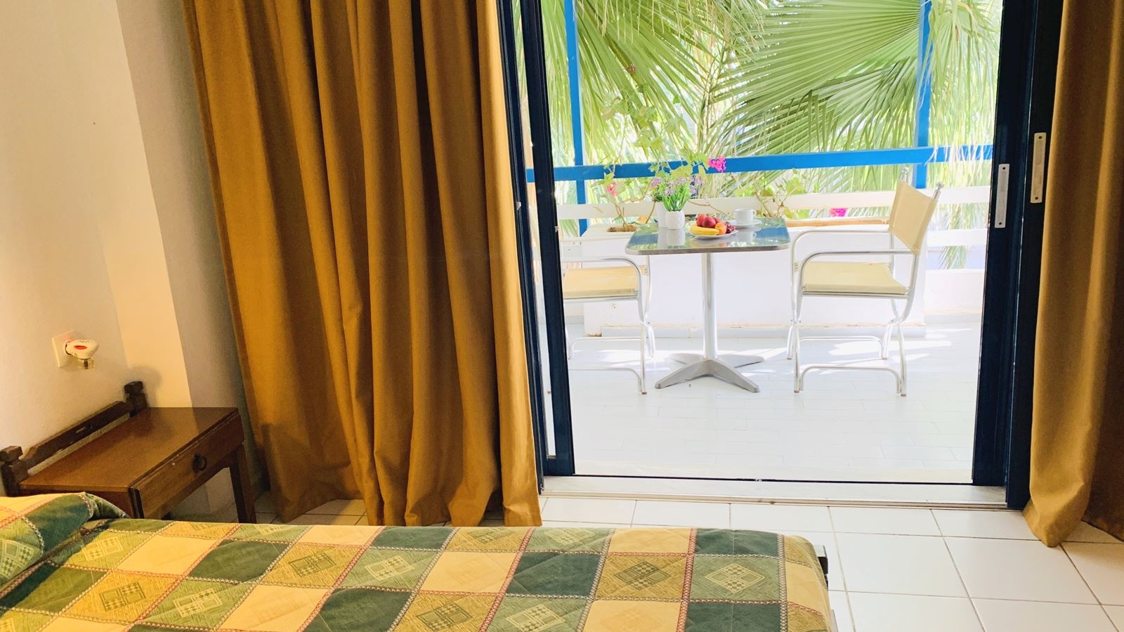 rooms-connected-studios-city-view