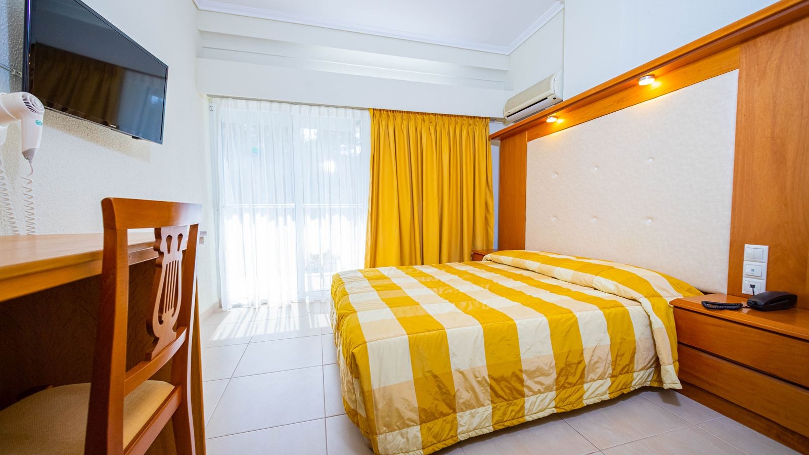 rooms-standard-room-mountain-view