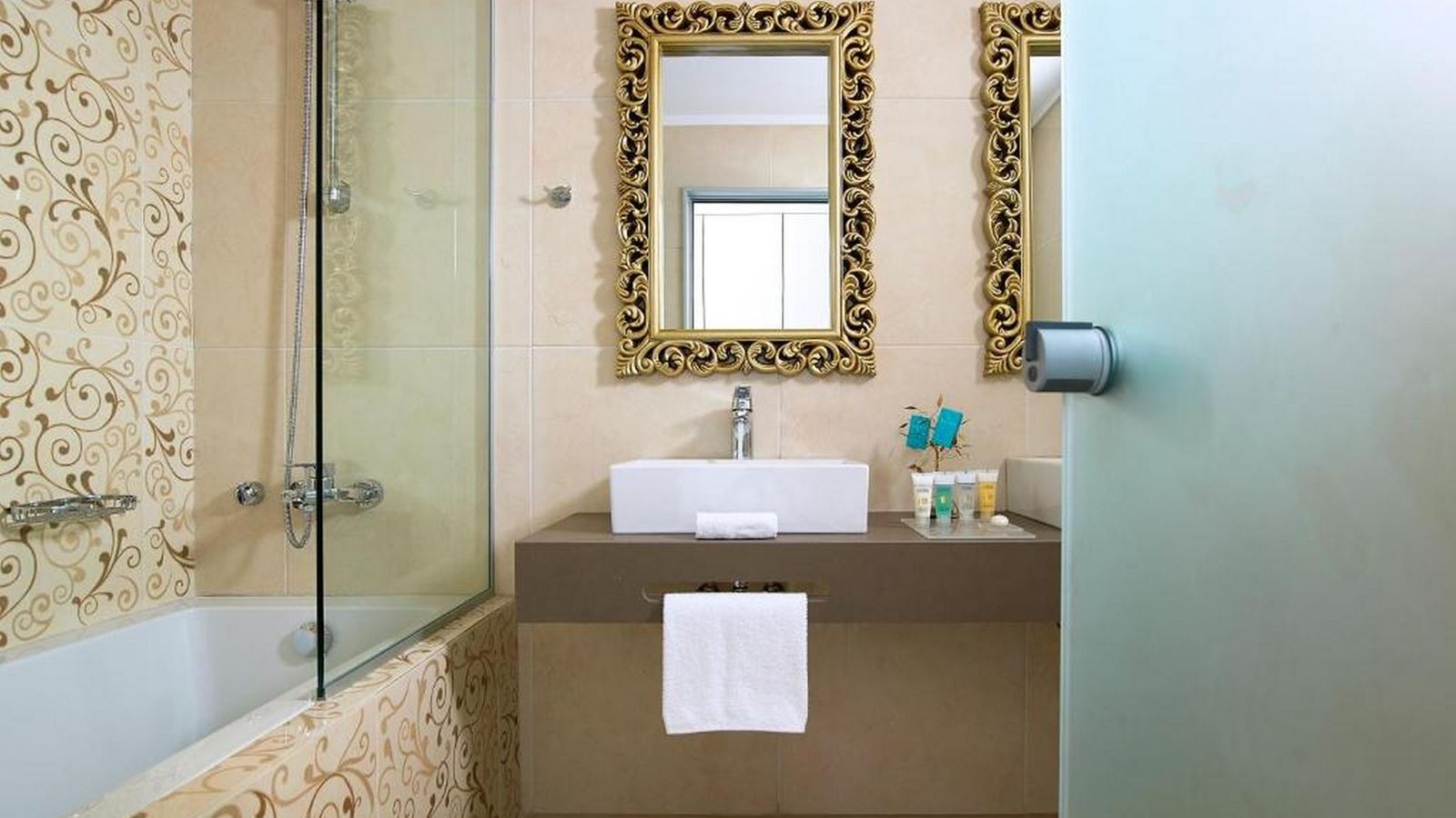 rooms-maisonette-pool-or-sea-view