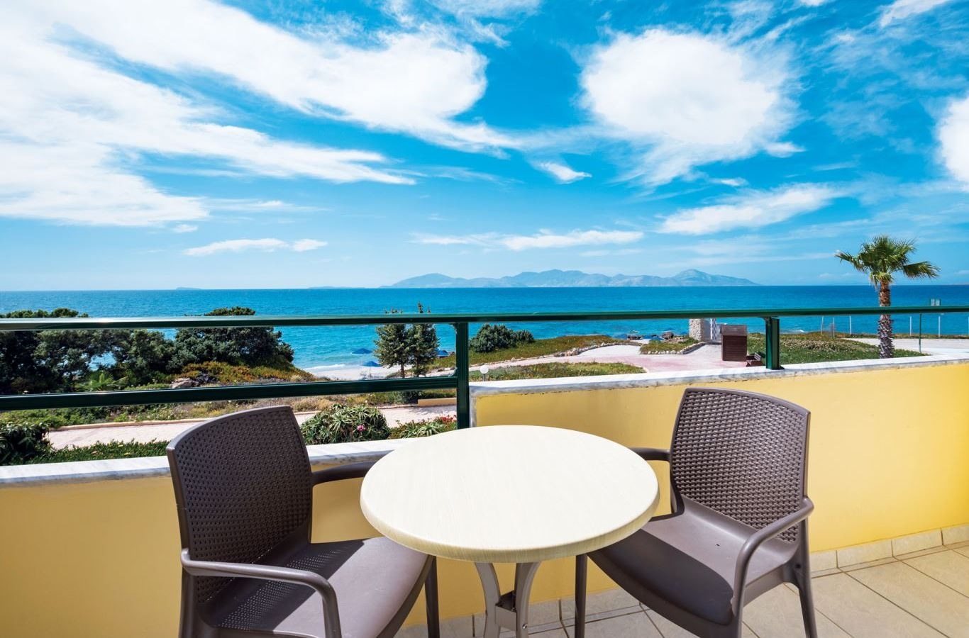 rooms-standard-twin-sea-view-twin-room