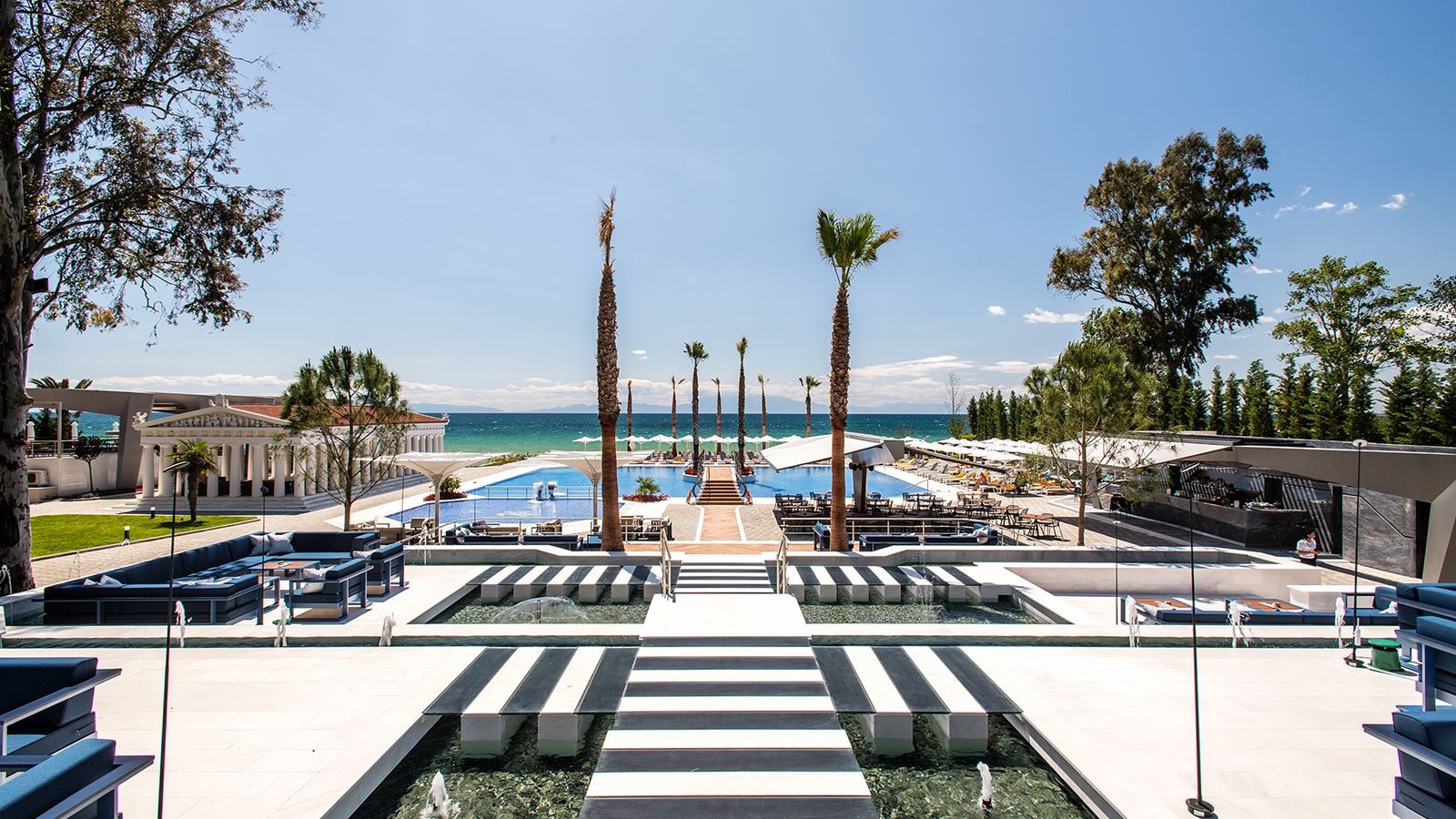 restaurants-pool-bar