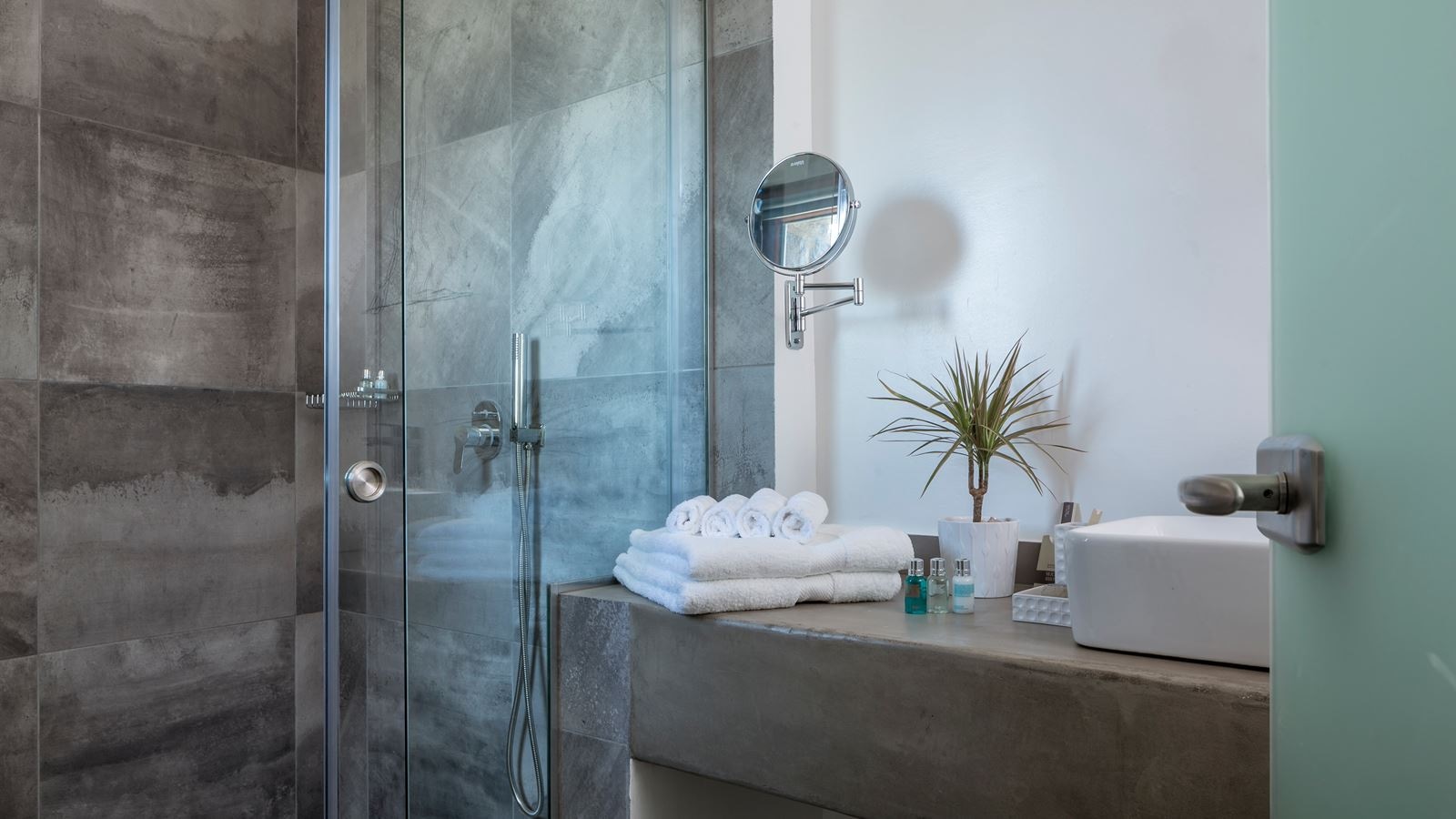 rooms-deluxe-suite-sea-view