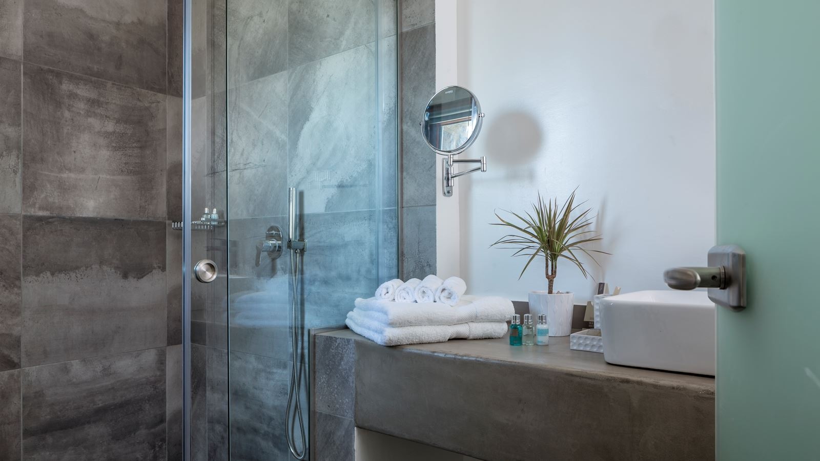 rooms-grand-deluxe-suite-with-private-pool-and-sea-view