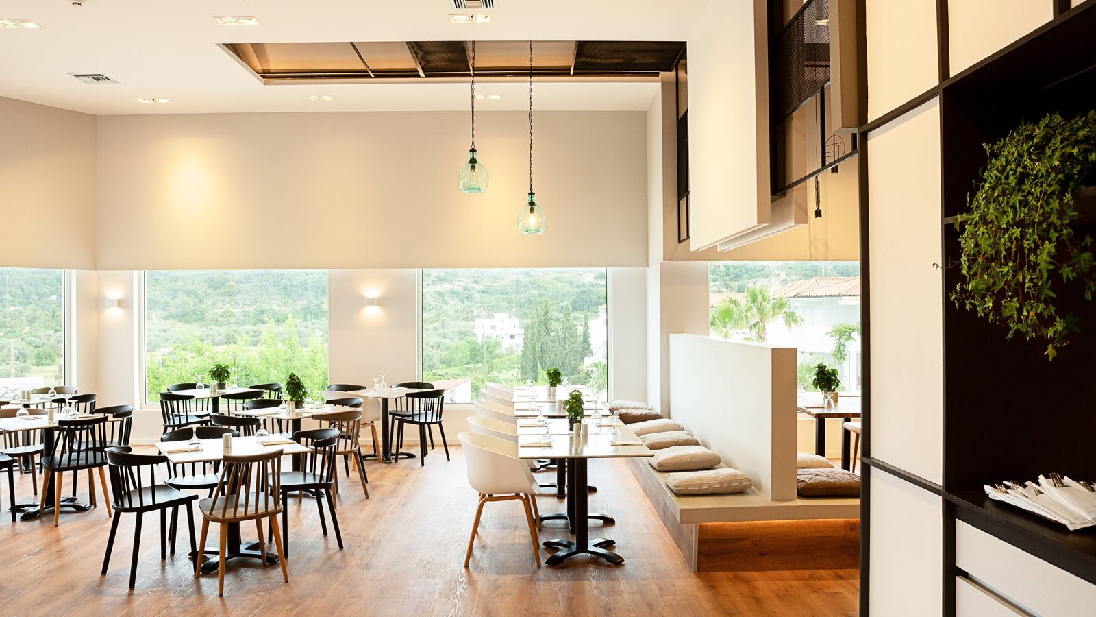 restaurants-lydia-terrace-restaurant