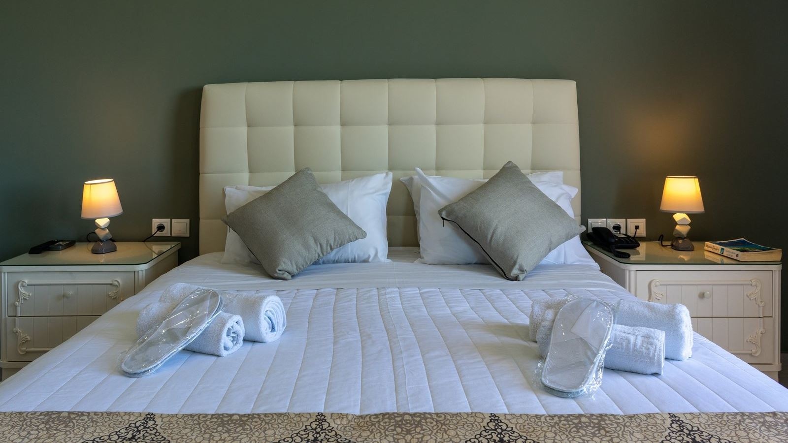 rooms-deluxe-double-sea-view-room-balcony