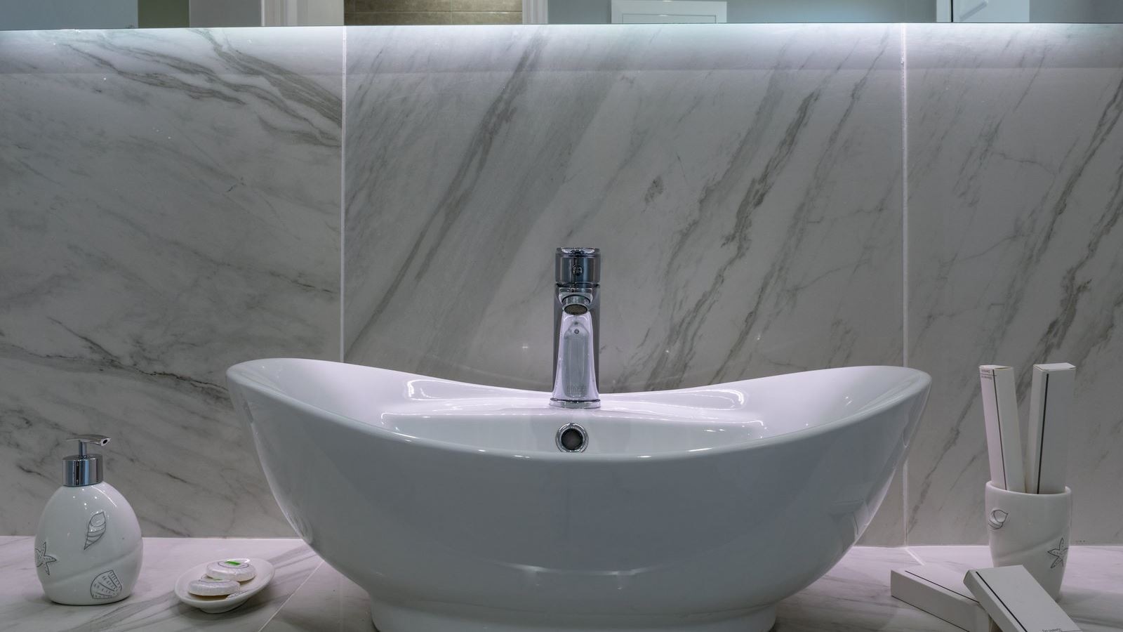 rooms-deluxe-double-sea-view-room-balcony