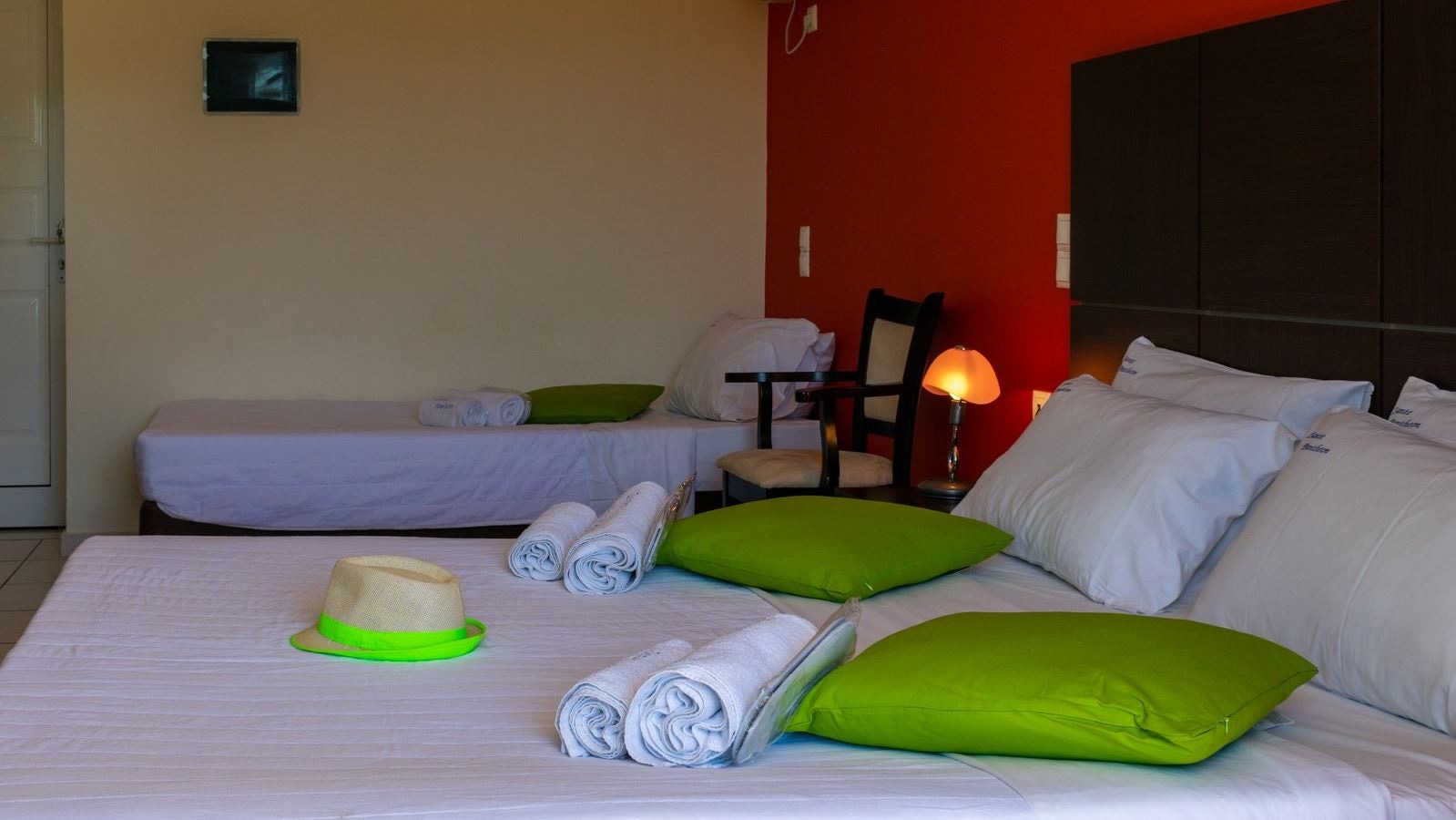 rooms-superior-triple-room-balcony