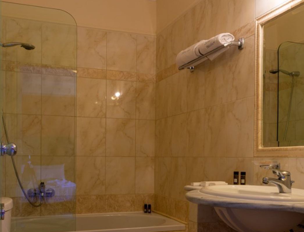 rooms-superior-triple-room-balcony