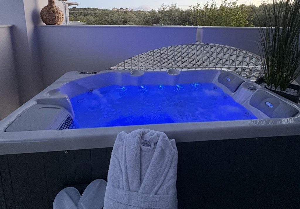 rooms-junior-suite-with-outdoor-jacuzzi