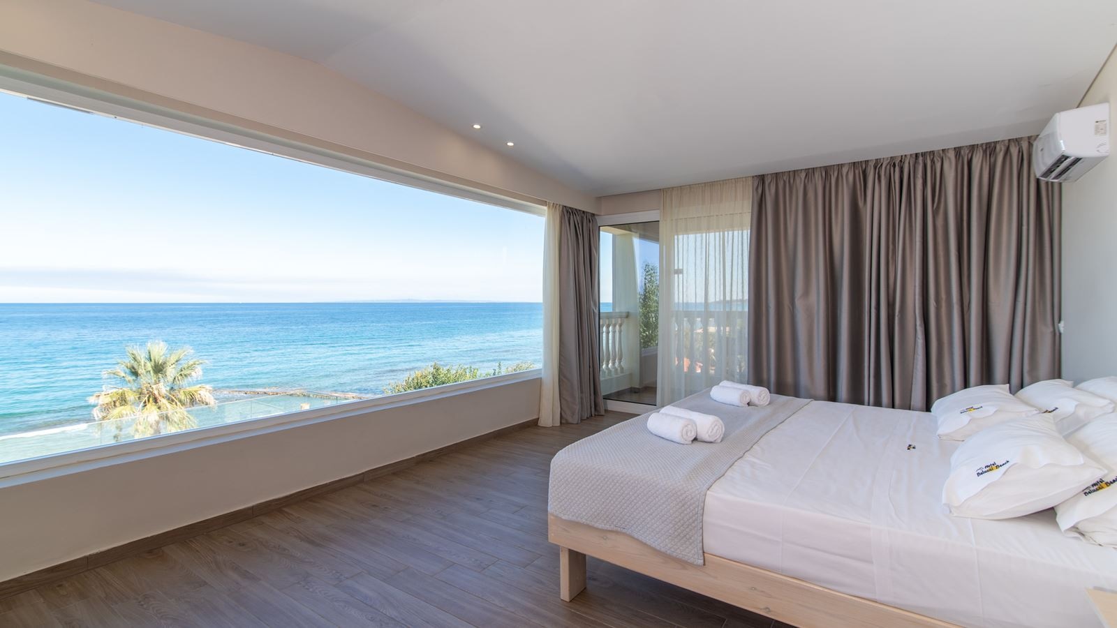 rooms-301-suite-panoramic-sea-view
