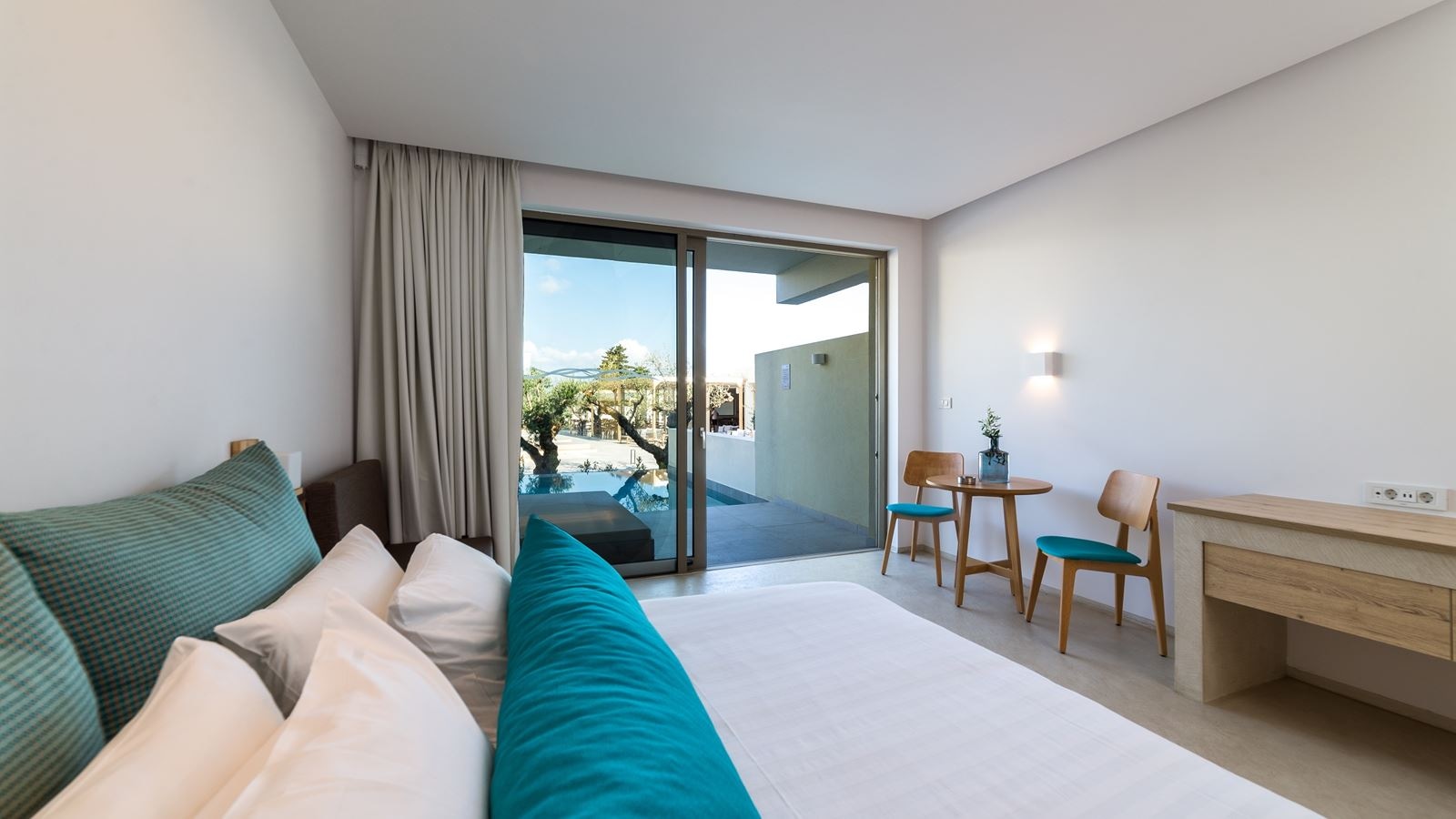 rooms-suite-private-pool-superior--for-2-adults