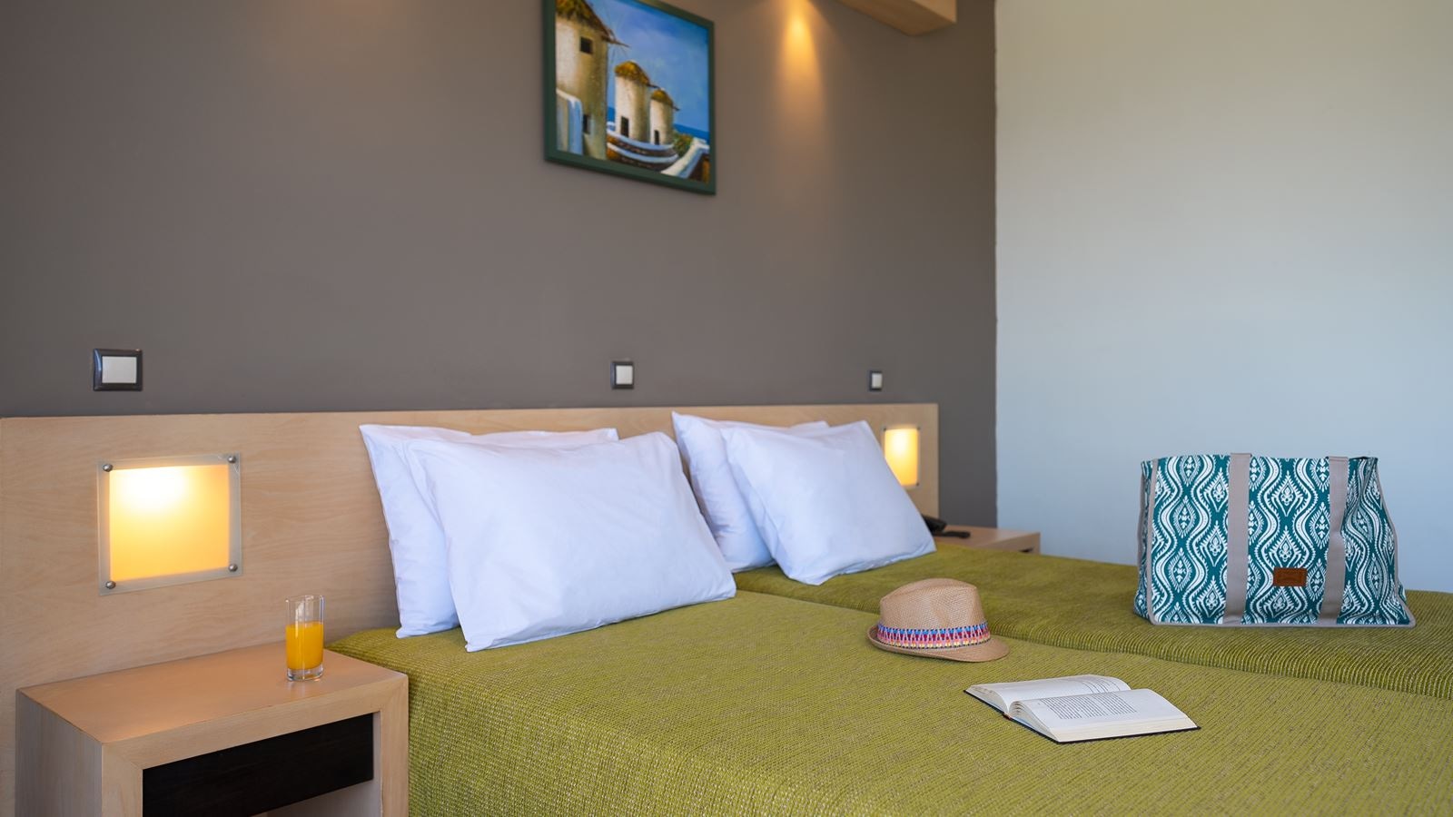 rooms-family-classic-large-wbunked-garden-view-balcony-or-terrace