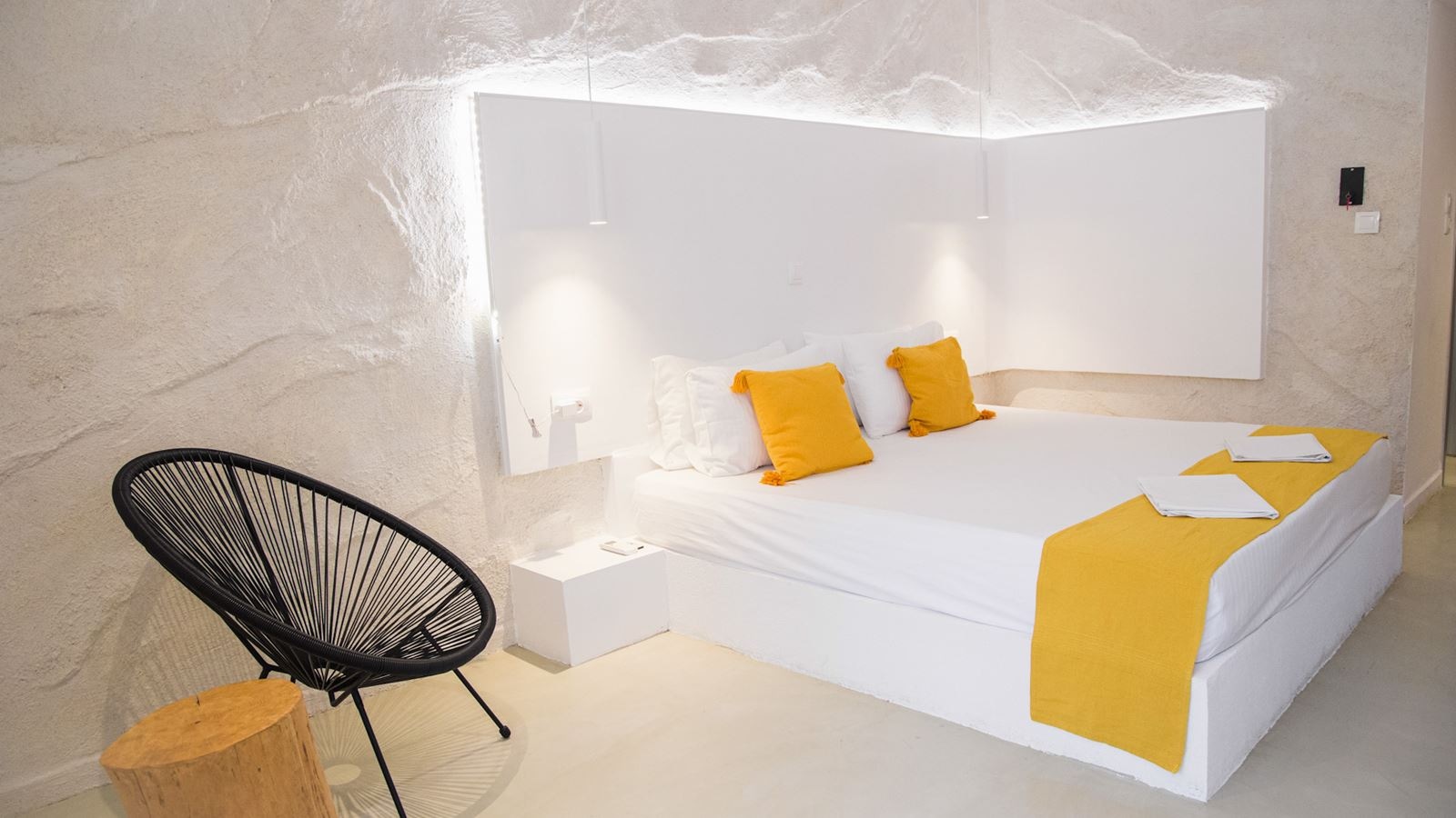 rooms-standard-double-room-1st-floor-with-balcony