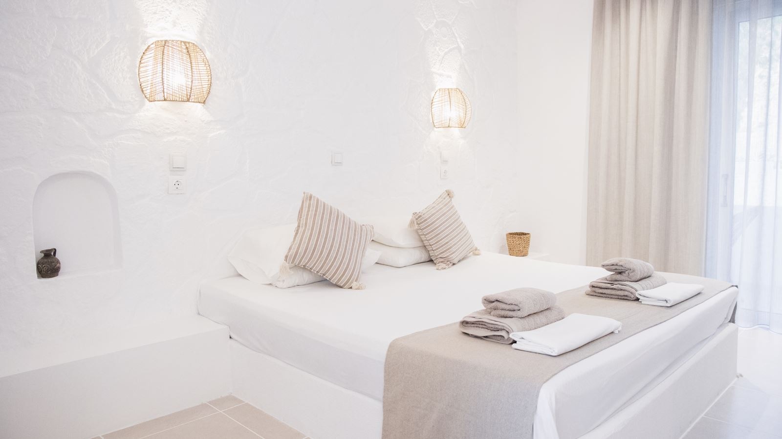 rooms-standard-double-room-ground-floor-with-terrace