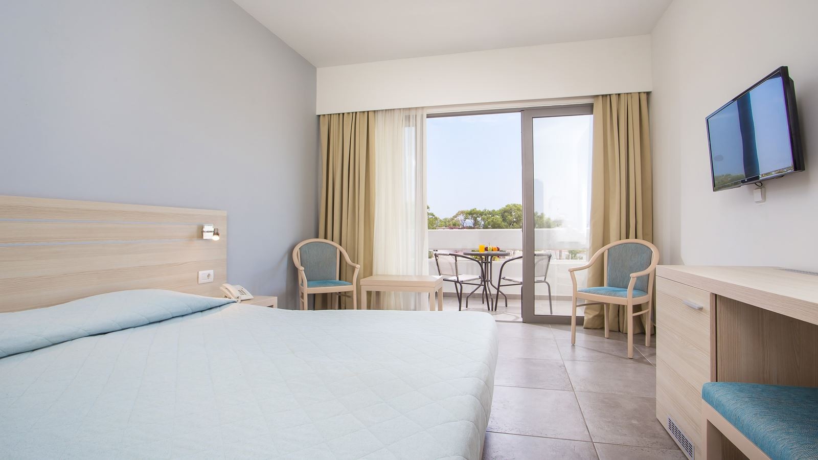 rooms-room-single-balcony-or-terrace