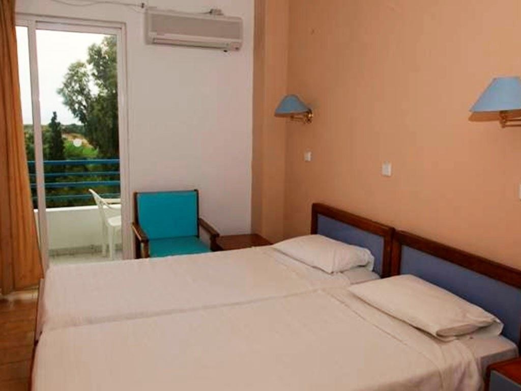 rooms-single-room-balcony