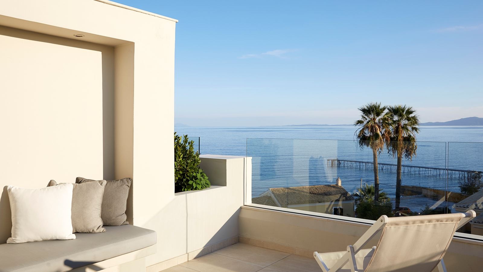 rooms-executive-art-suite-sea-view