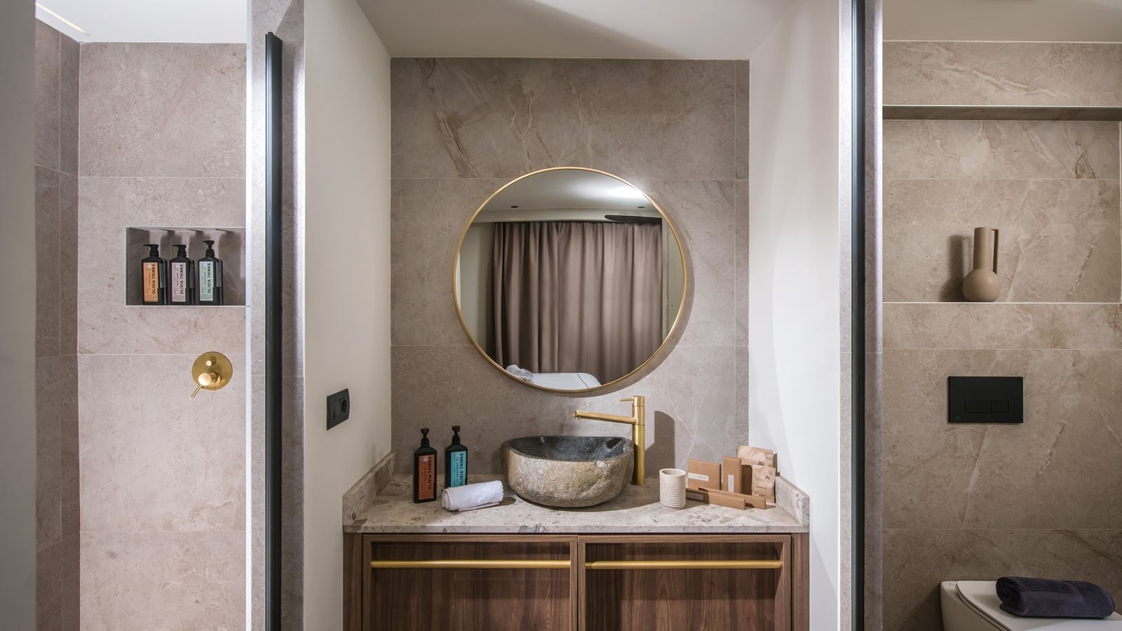 rooms-deluxe-room-with-private-jacuzzi