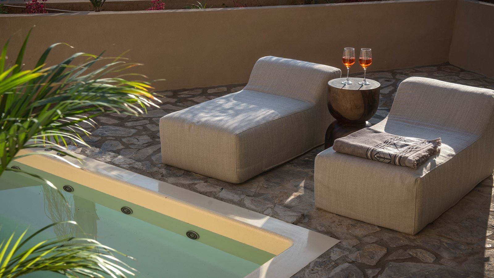 rooms-junior-suite-with-private-pool