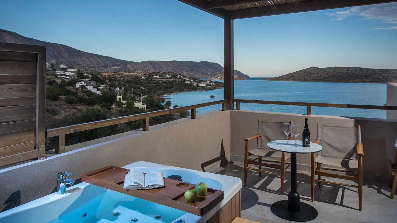 rooms-maisonette-with-private-jacuzzi--sea-view