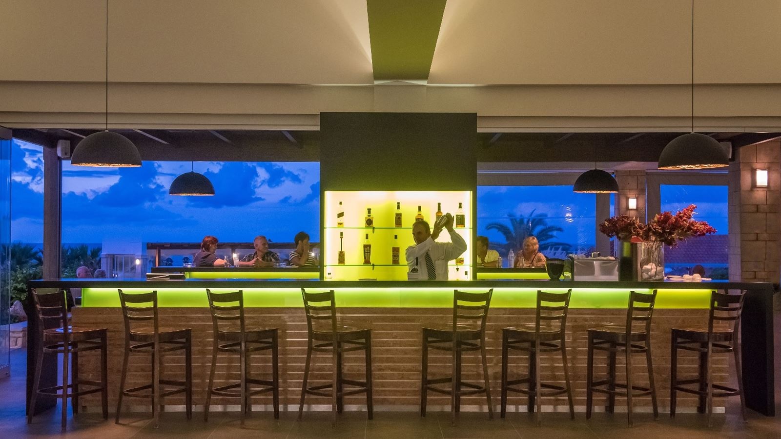 bars-main-bar-baccus