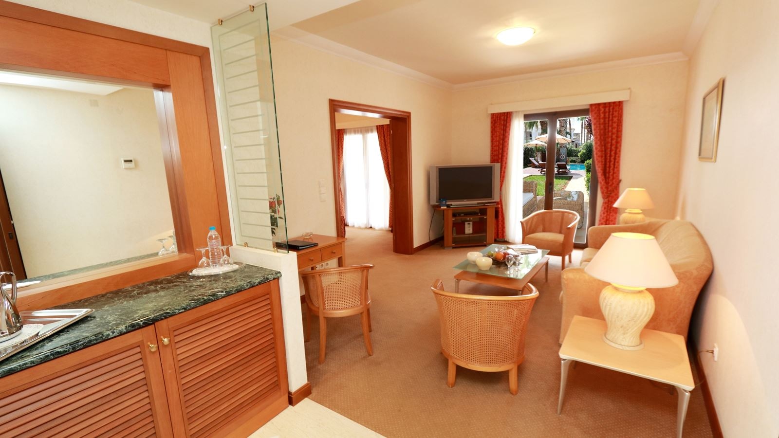 rooms-vip-suite-shared-pool