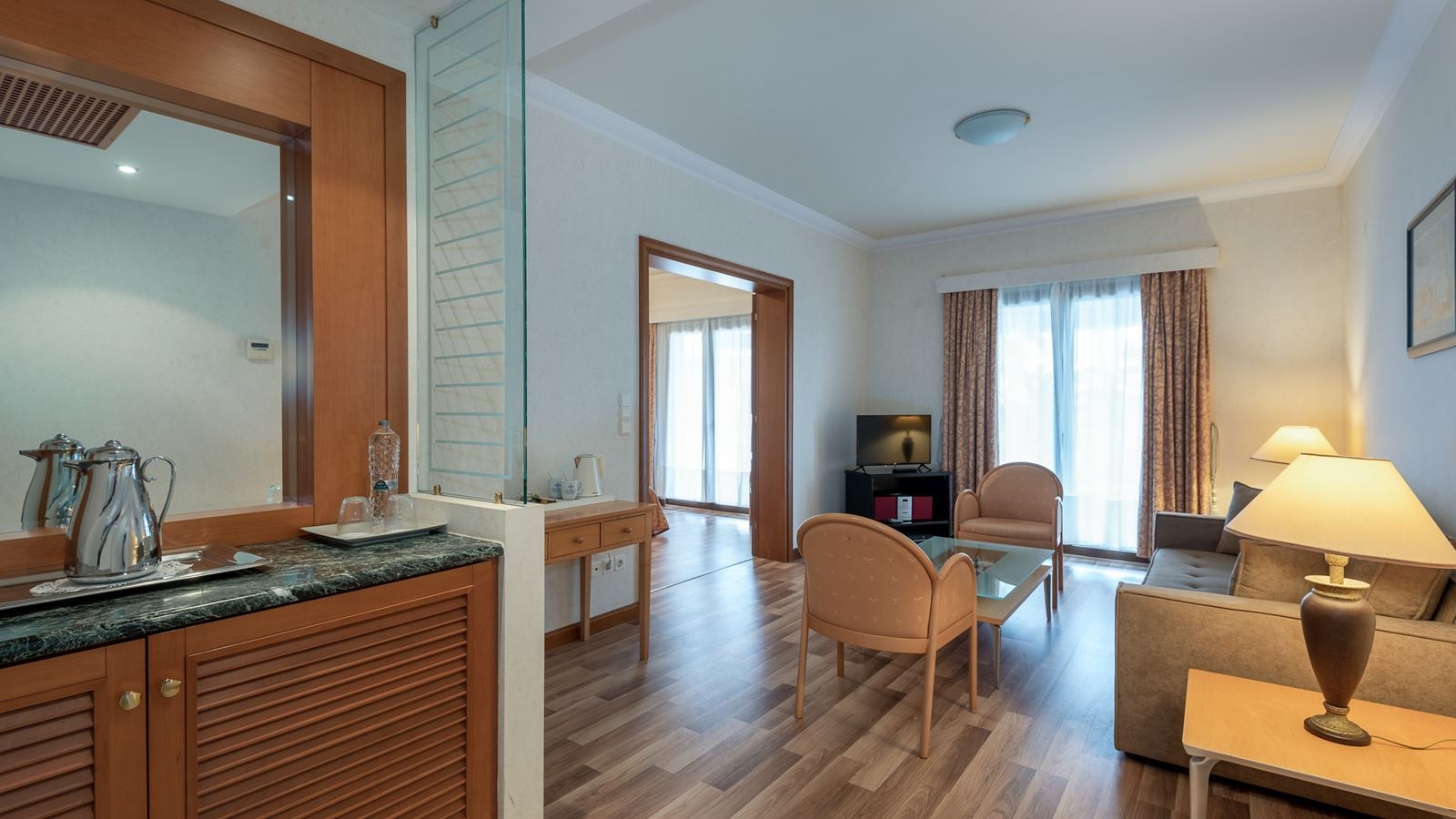 rooms-vip-suite-shared-pool