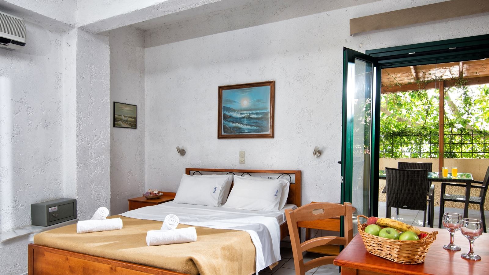 rooms-studio-with-sea-or-mountain-view