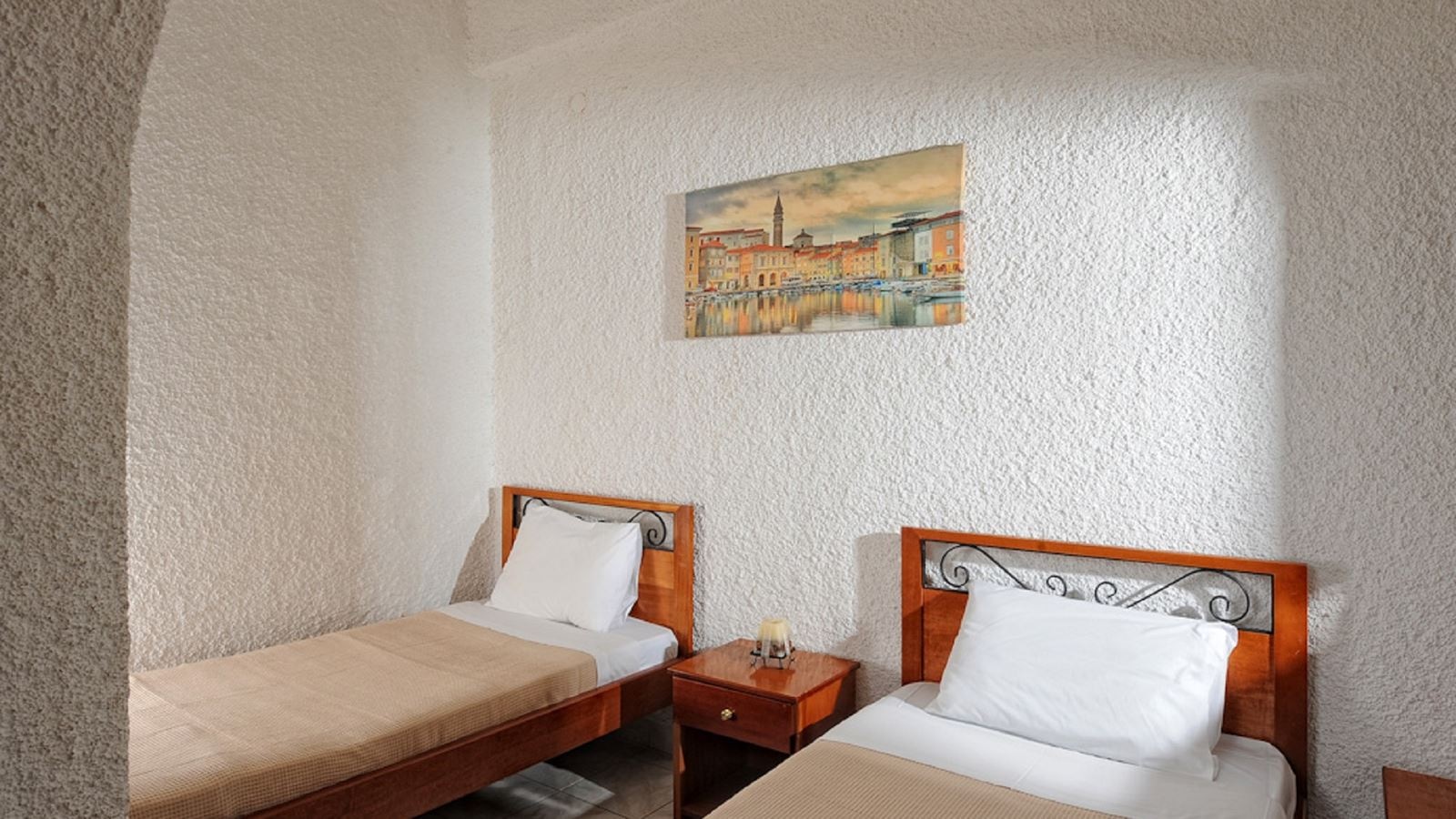 rooms-one-bedroom-apartment-with-hydromassage-shower