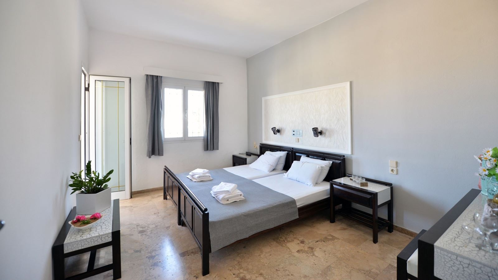 rooms-room-twin-balcony-or-terrace