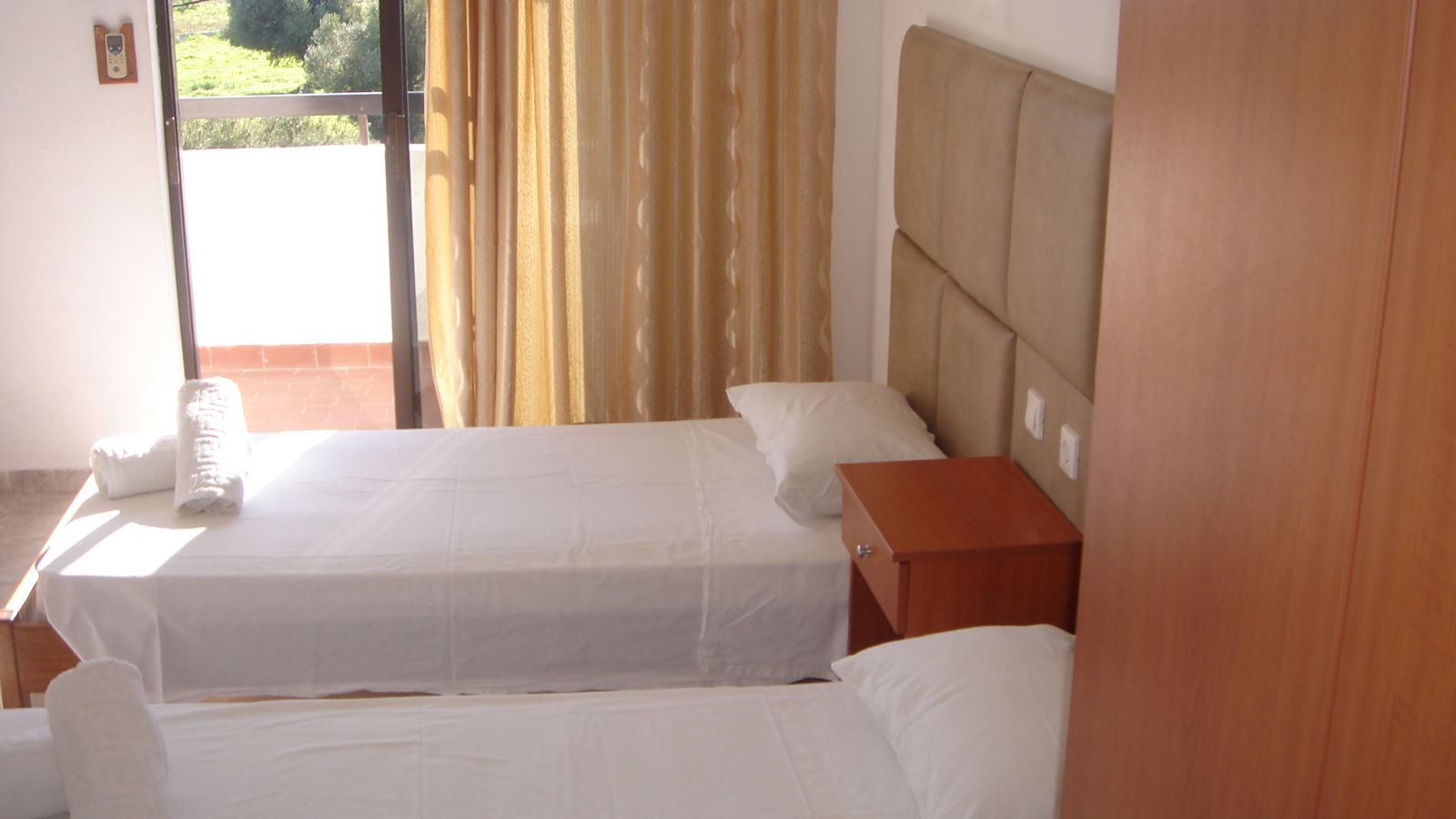 rooms-studio-garden-view-balcony