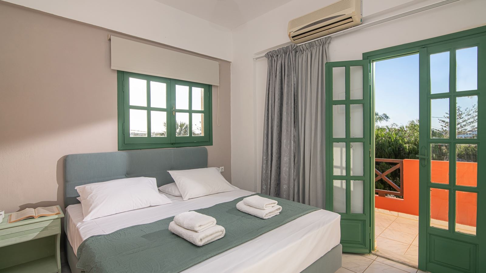 rooms-triple-one-bedroom-apartment-with-garden-or-pool-view