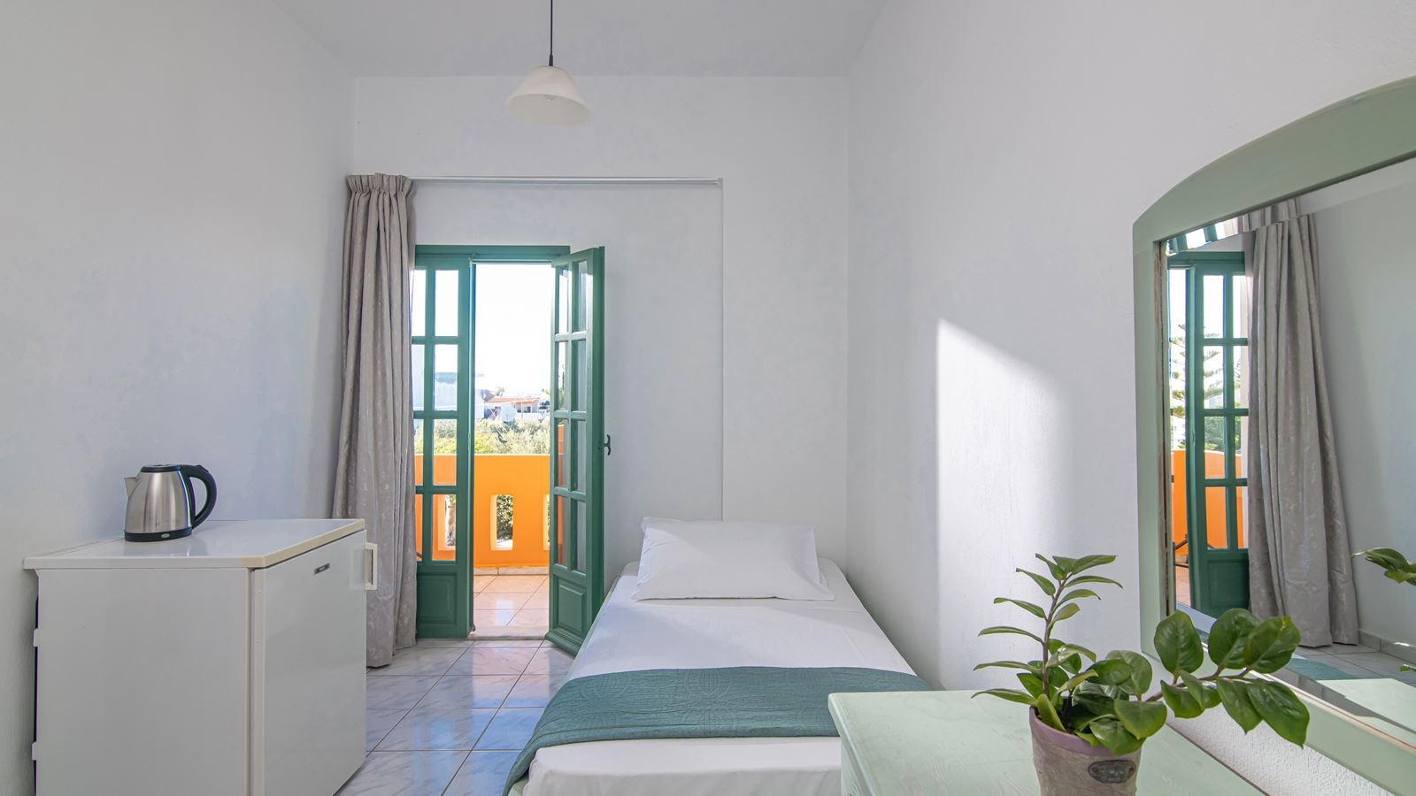 rooms-triple-one-bedroom-apartment-with-garden-or-pool-view