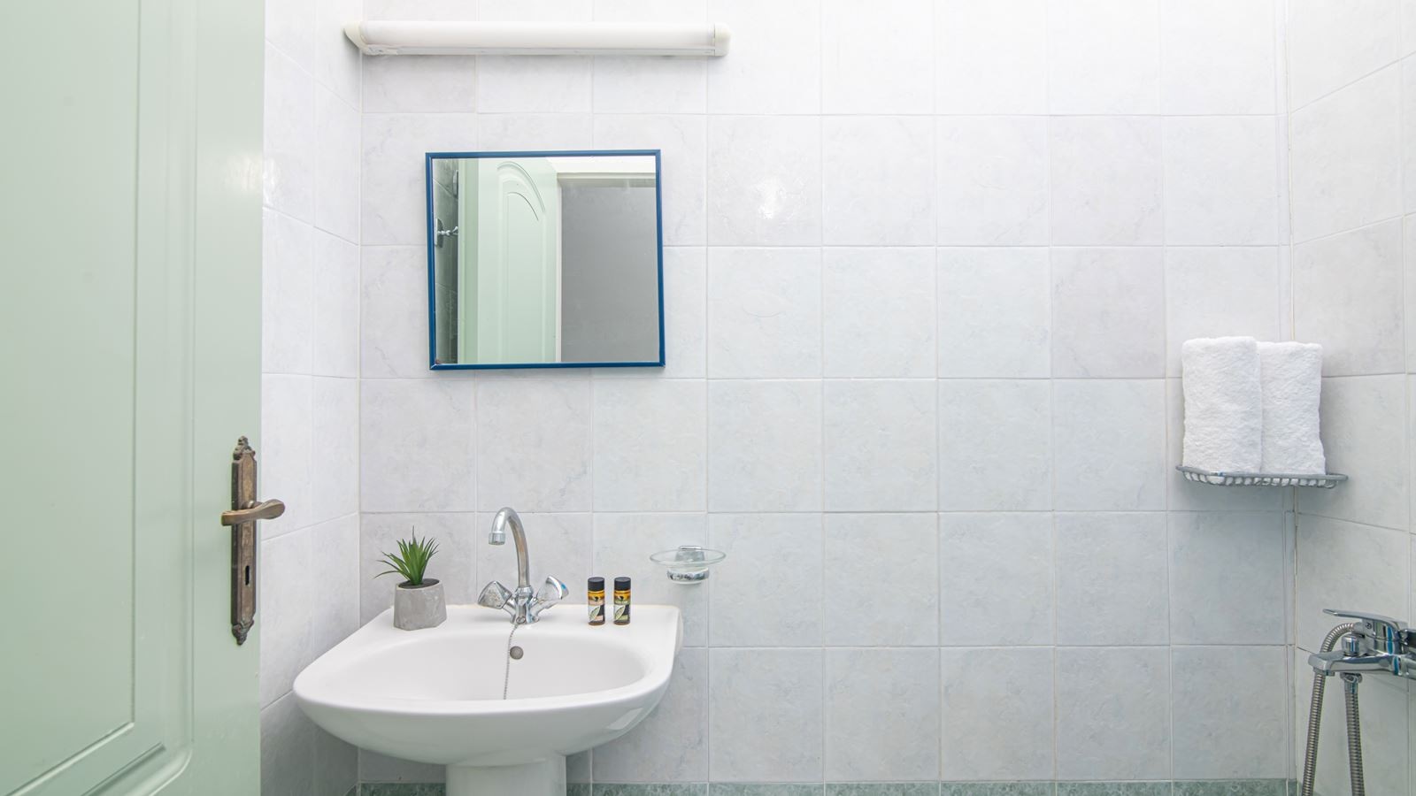 rooms-triple-one-bedroom-apartment-with-garden-or-pool-view