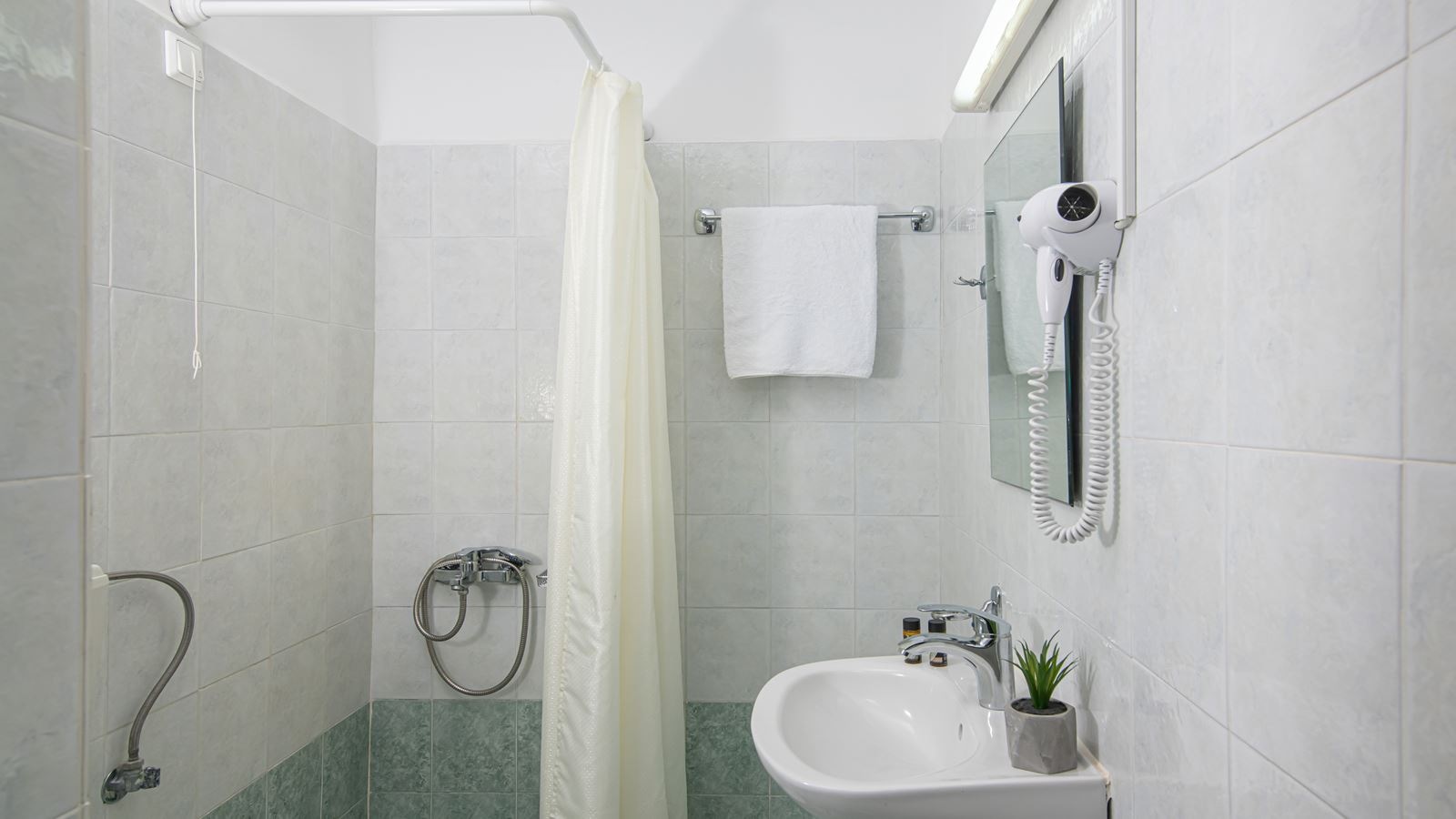 rooms-superior-one-bedroom-apartment-with-sea-view