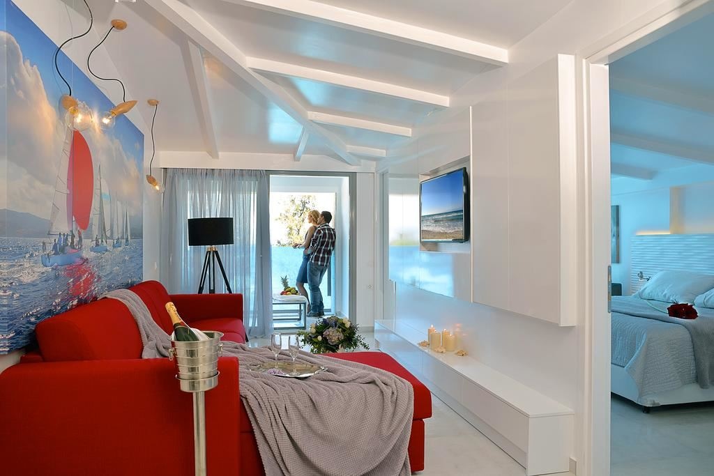 rooms-superior-design-suite