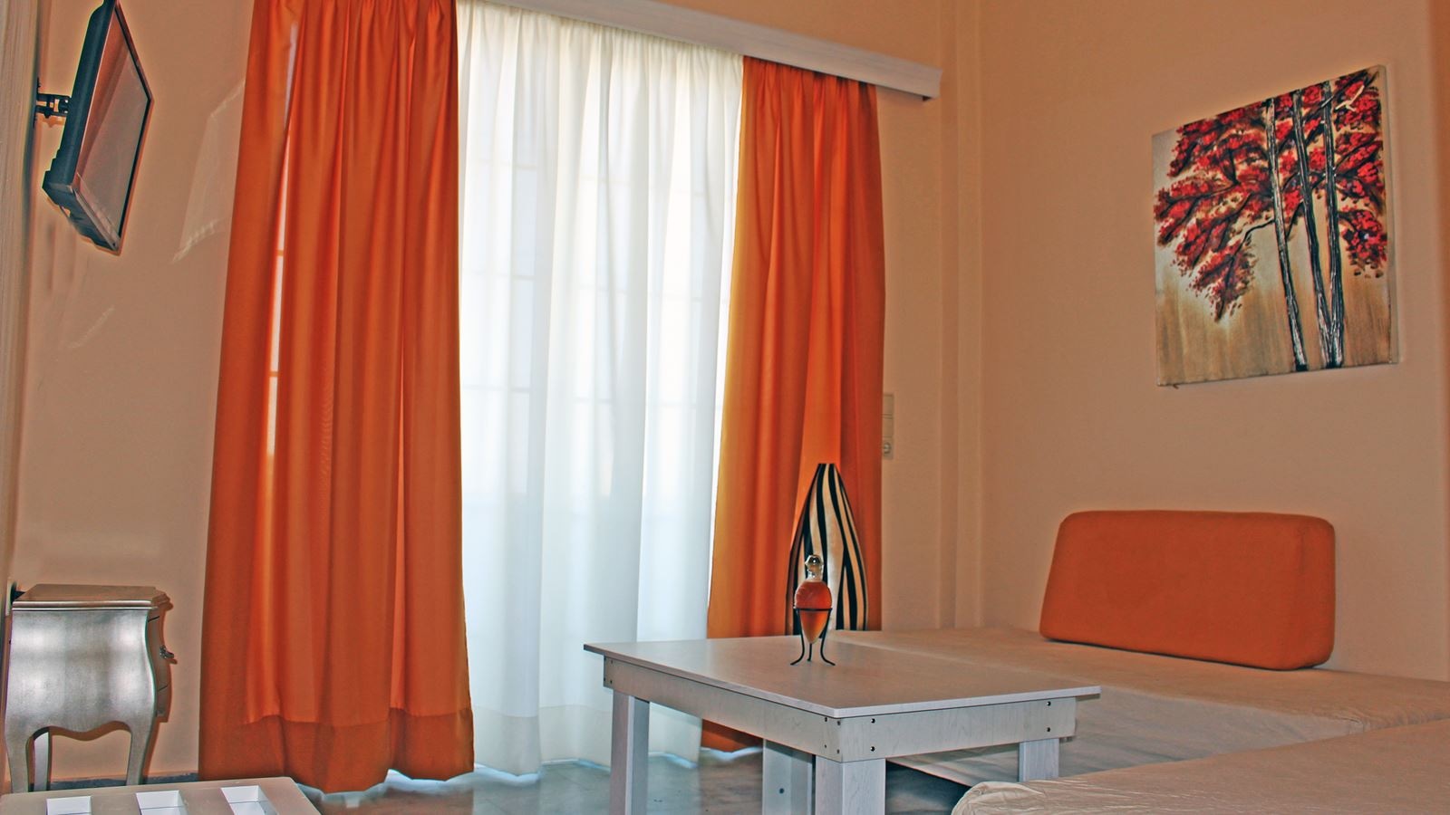 rooms-apartment-1-bedroom-street-view