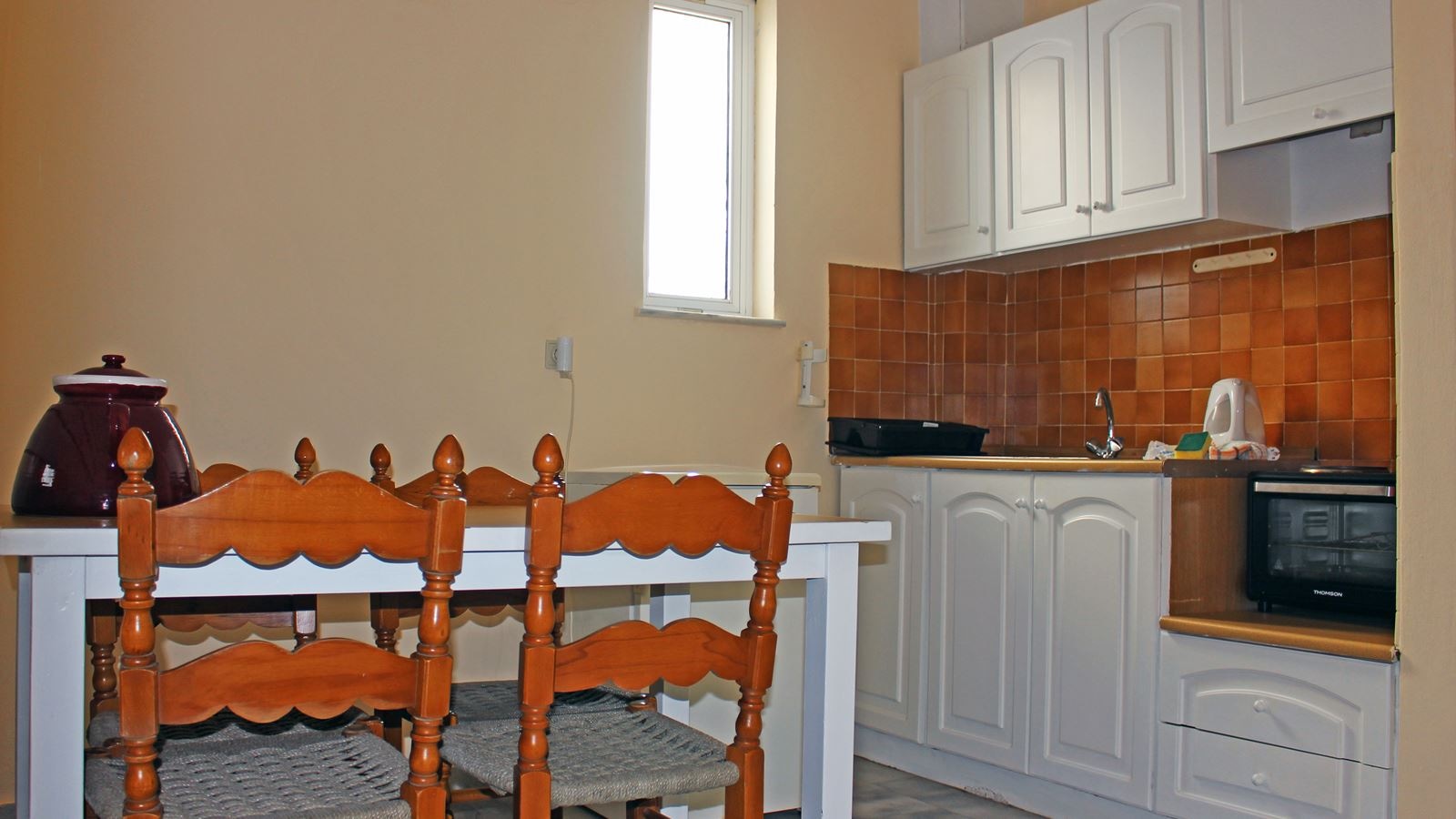 rooms-apartment-1-bedroom-street-view