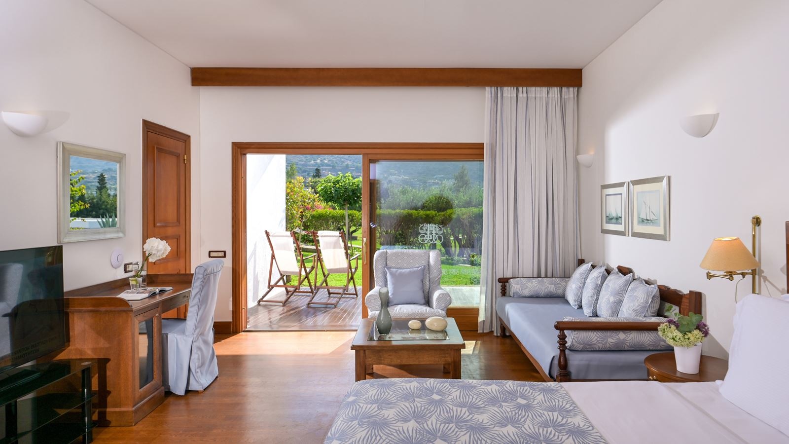 rooms-deluxe-room-spa-garden-view