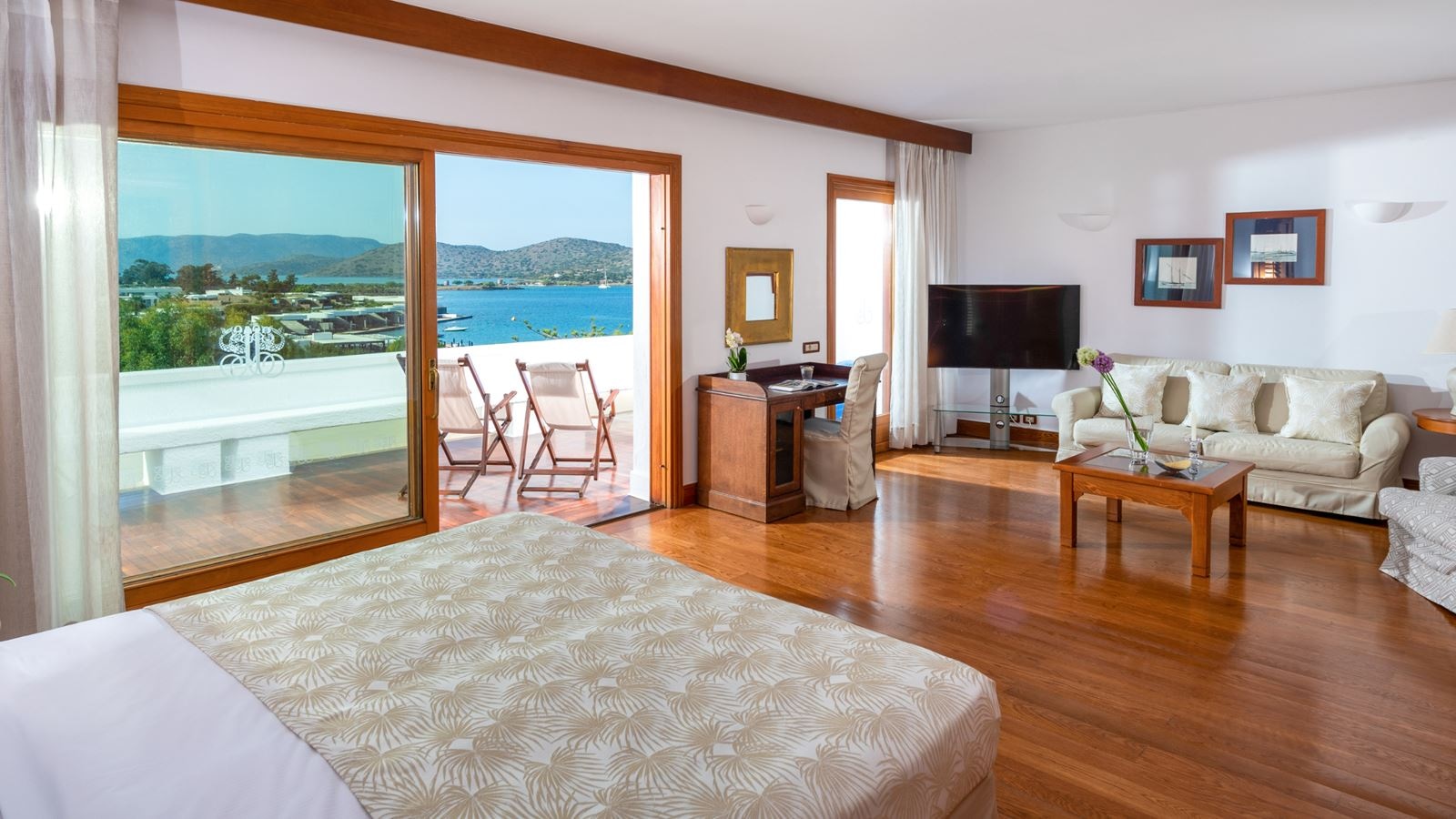 rooms-luxury-hotelbungalow-suite-sea-view