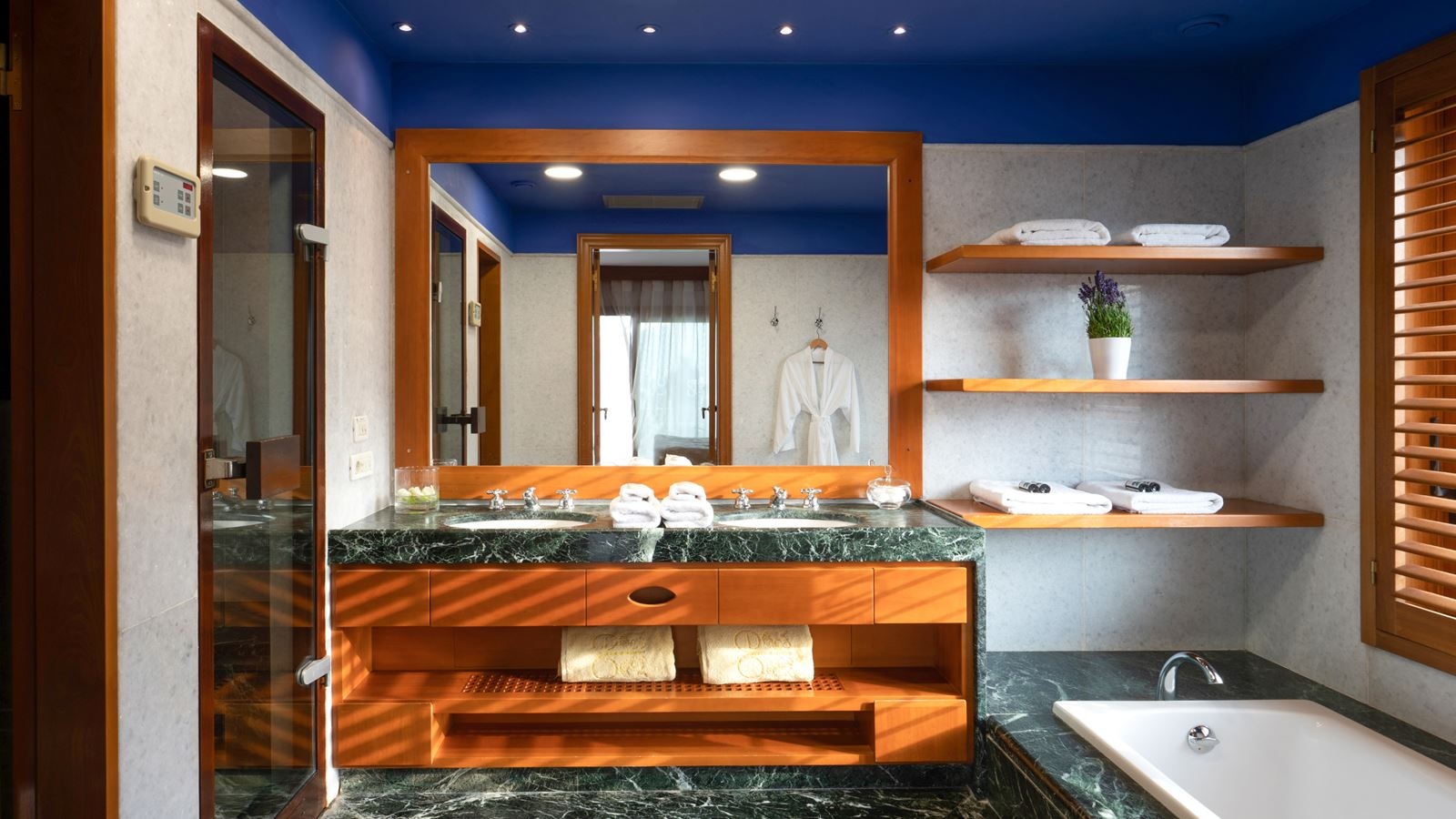 rooms-luxury-hotelbungalow-suite-sea-view