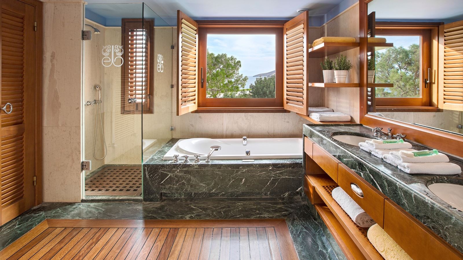 rooms-premium-hotel-bungalow-suite-sea-view